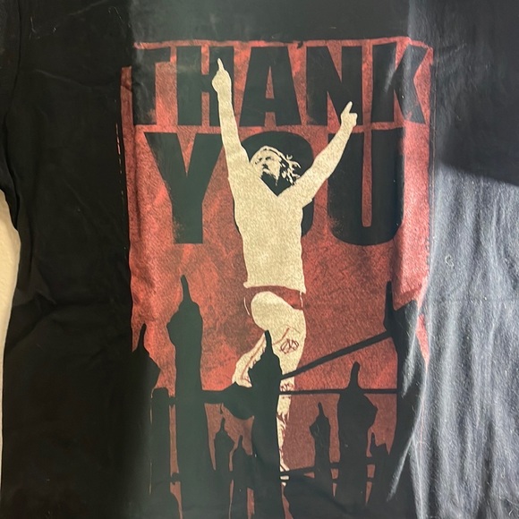 thank you black shirt good condition - Picture 2 of 3